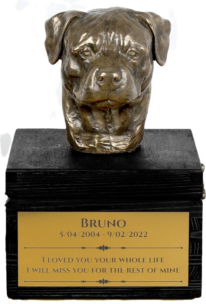Handgemaakte urn hond met beeld en gravure van een Rottweiler