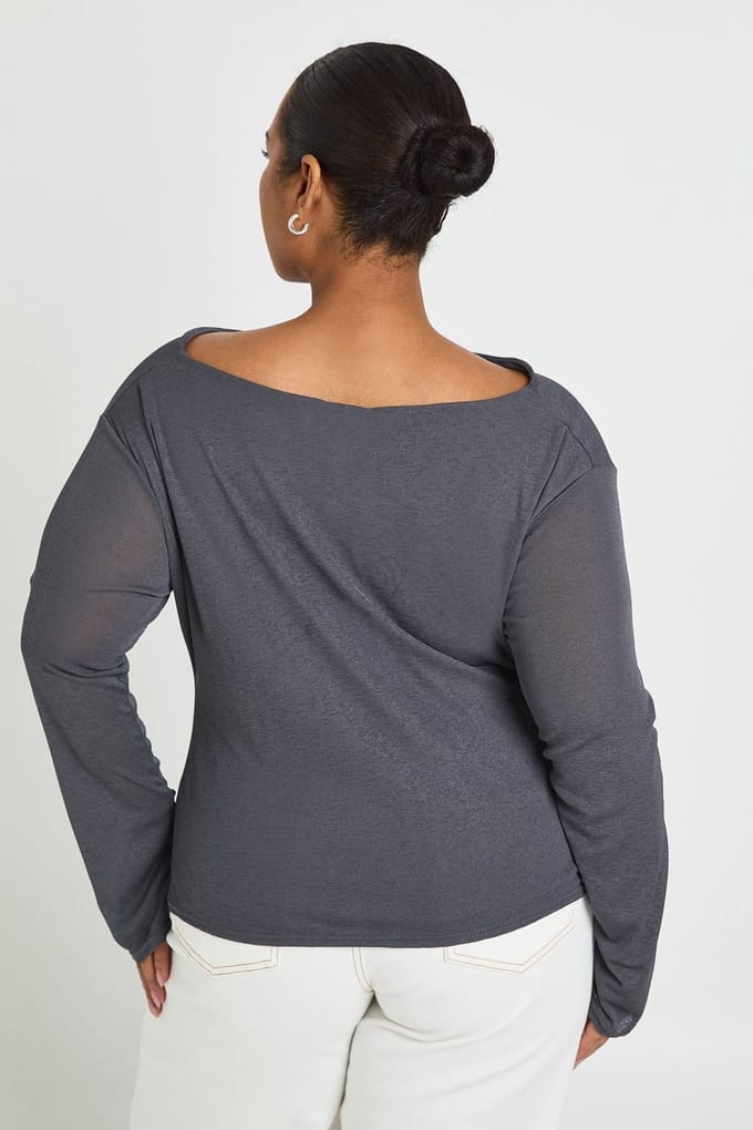 boohoo Dames Plus top met drapeerkraag en uitlopende mouwen | Houtskool | Maat: 44