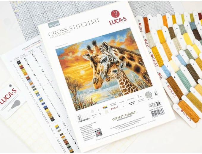 Borduurpakket Luca-S - Giraffe Cuddle - Giraffen Knuffel - BU5109
