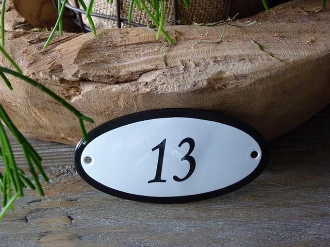 Emaille huisnummer 10x5 wit nr. 13