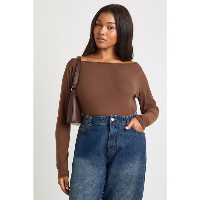 boohoo Dames Plus slash-hals top met lange mouwen | Chocolate | Maat: 26