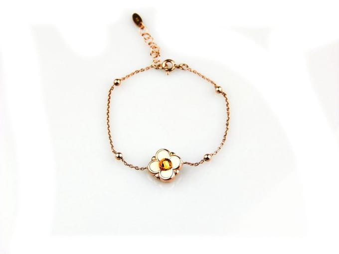 model Bambi armband in zilver roze verguld met bloem beige email