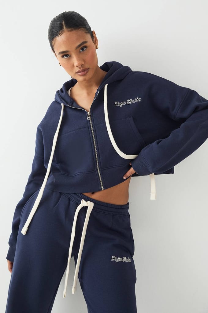 Dames DSGN Studio Contrast Trekkoord Boxy Crop Hoodie | Marineblauw | Maat: Medium
