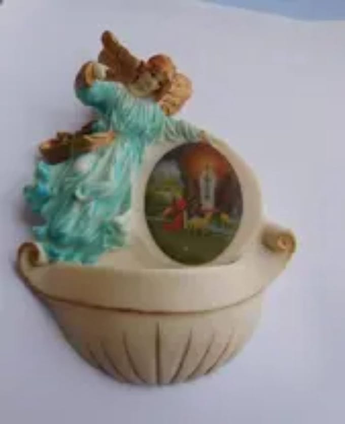 Import Decoratief beeld of figuur Wijwatervaatje