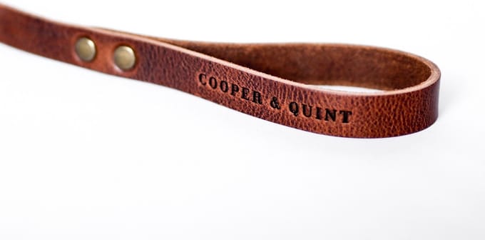 Cooper & Quint No Fuss Hondenriem - Bruin - Breed - 105 cm - Oud Messing