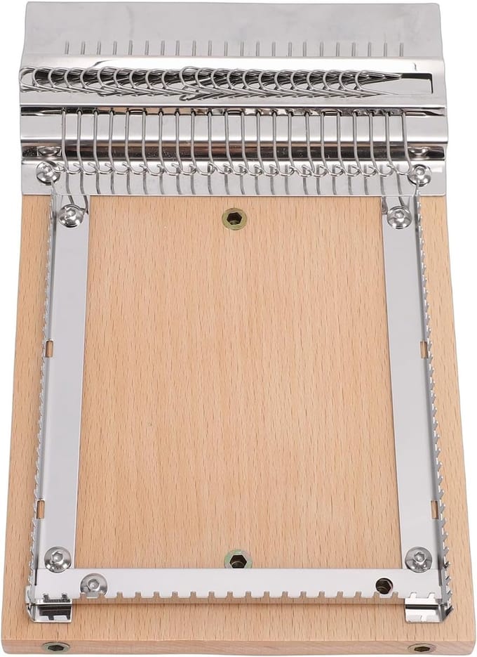 Mini Stopmachine - Kleine weefmachine - Kleding repareren - Metaal-hout constructie - 12.9 x 20.5 cm - Niet gespecificeerd