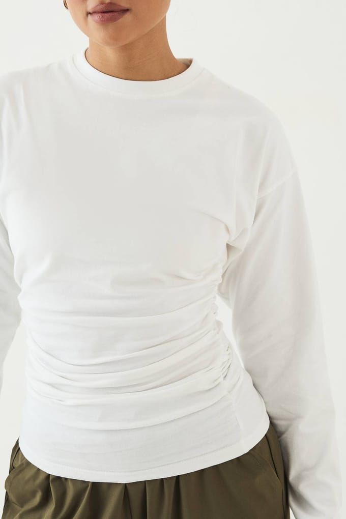 Dames DSGN Studio Top met Gerimpelde Zijkant en Lange Mouwen | Wit | Maat: Small