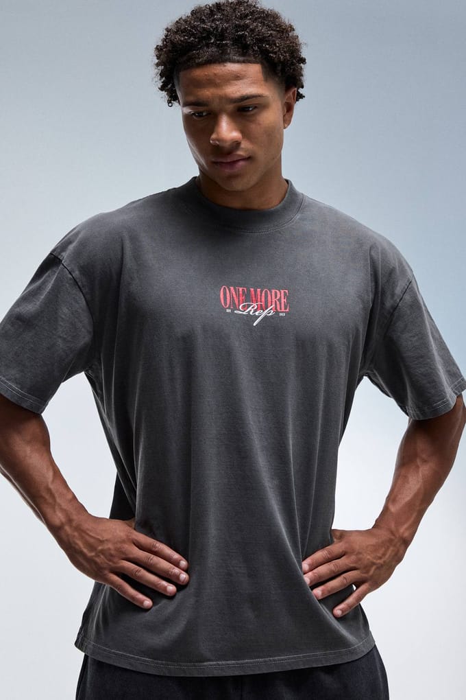 One More Rep Script Front Oversized Washed T-shirt Met Verlengde Hals | Black | Size XL