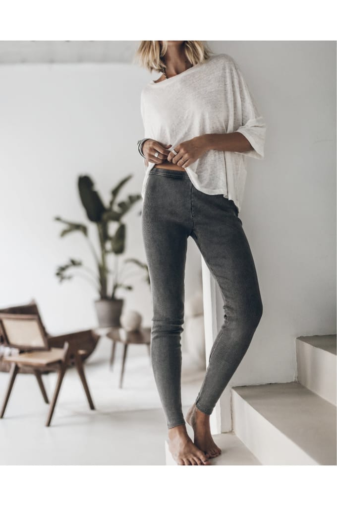 Mikuta The Dark Ribbed Leggings Größe: S | Sport-Leggings Outlet | Damen