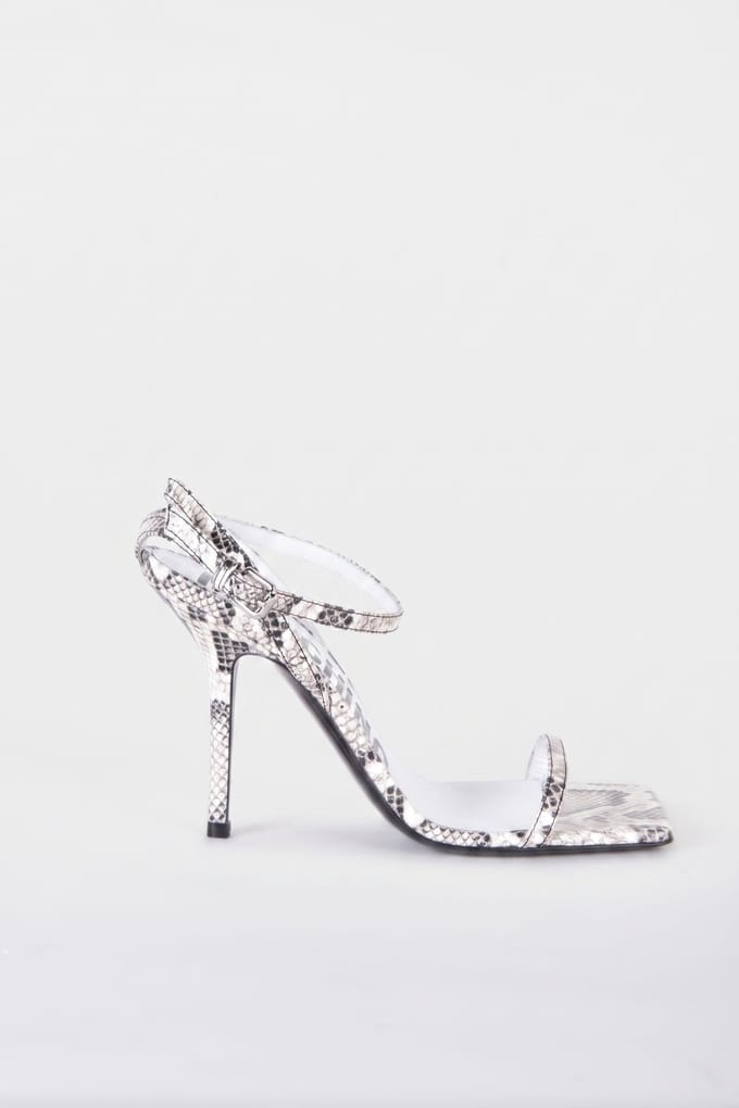 Moschino Tina Python-print Calfskin Sandals Grey Taglia: 39.5 | Infradito Outlet | Donna | Grigio