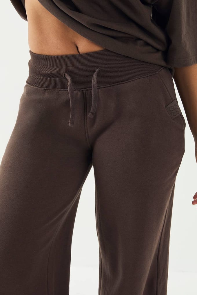 Dames DSGN Studio Diepe Tailleband Wijde Pijp Jogger | Espresso | Maat: Medium
