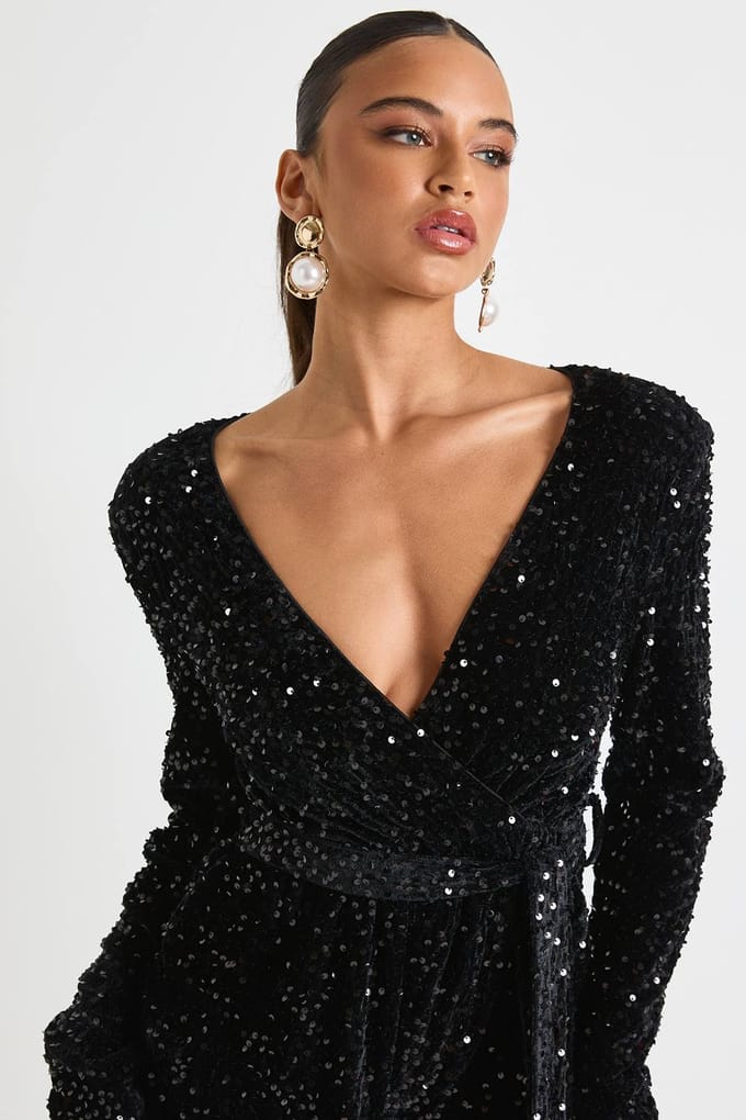 boohoo Dames Fluwelen Pailletten Wrap Playsuit | Black | Maat: 8