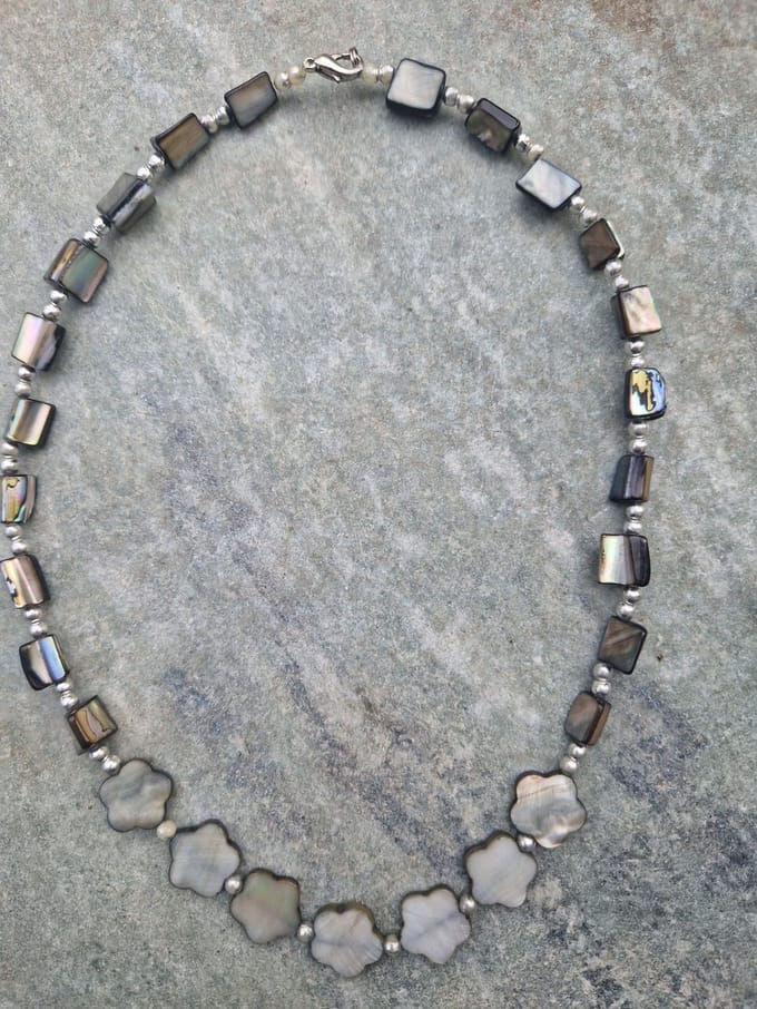 Gemstones-natural parelmoer ketting bloem