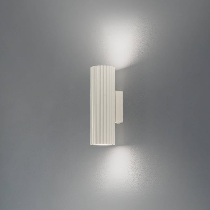 Wandlamp KARBON 20 met 2 lichtbronnen in een geribbelde buis - Sollux Lighting - IP20 - Beige aluminium behuizing - 6.5 x 8.5 x 20 cm - 2 x GU10 LED, exclusief lichtbron - 2 x 10 W - Minimalistische wandlamp voor slaapkamer, woonkamer en gang