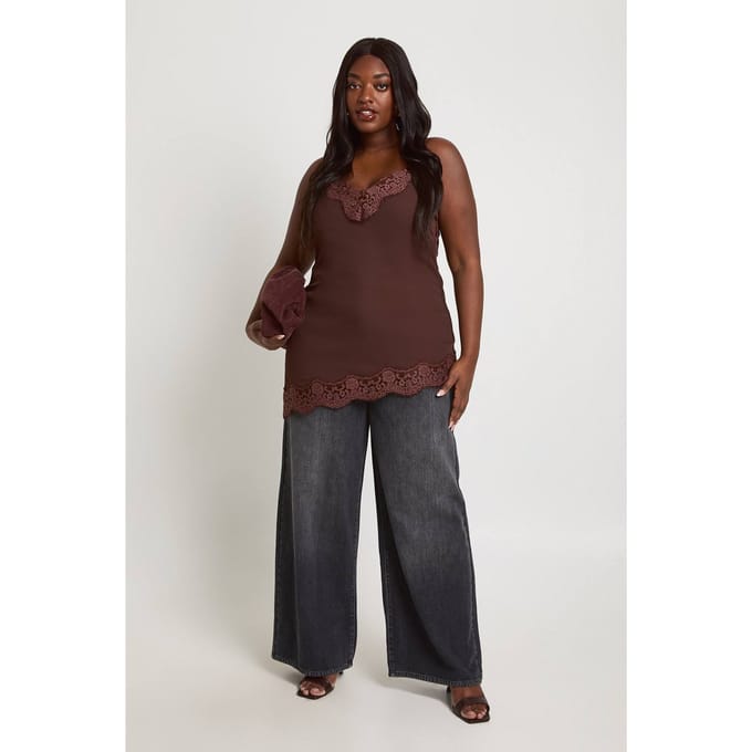 boohoo Dames Plus Kanten Rand Chiffon Asymmetrische Cami Top | Espresso | Maat: 44