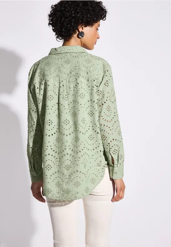 Overhemdblouse met oogjesborduursel