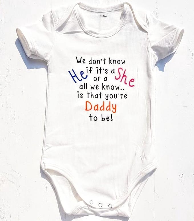 Zwangerschap Aankondiging romper wit We don't know if it's a He or a She. All we know is that you're Daddy to be!