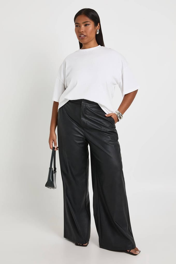 boohoo Dames Plus Kunstleren Broek met Wijde Pijpen | Black | Maat: 22