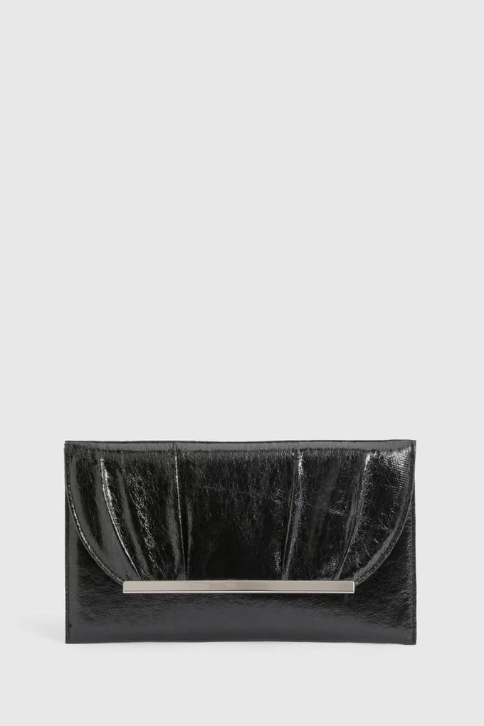 boohoo Dames Hoogglans Gekreukte Envelop Clutch Tas | Zwart