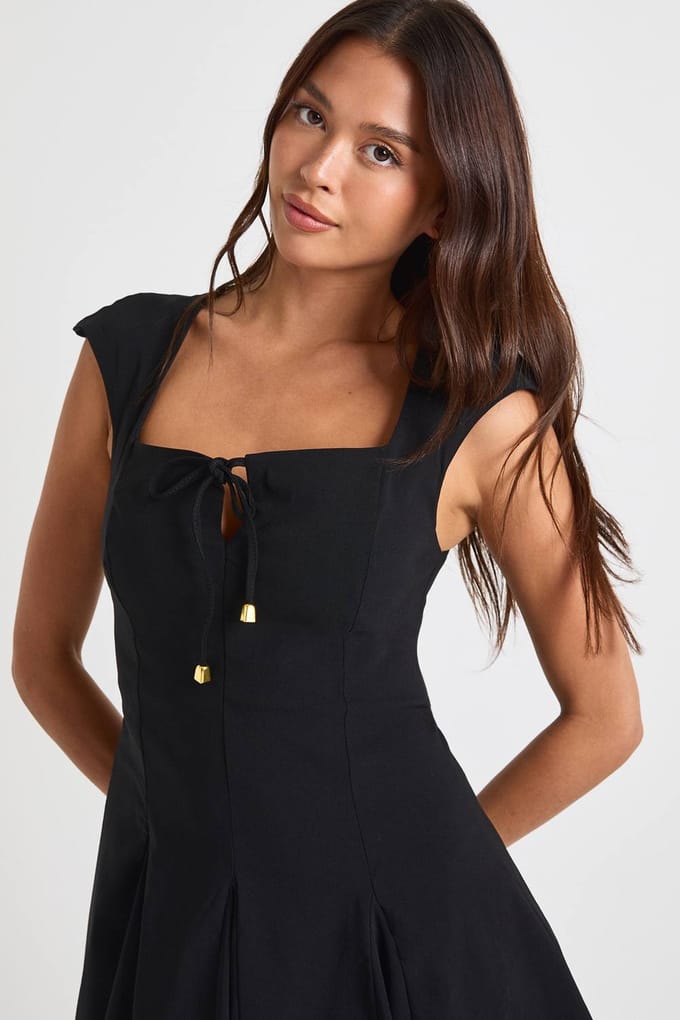 boohoo Dames Bengaline skaterjurk met boezemstrik | Black | Maat: 16