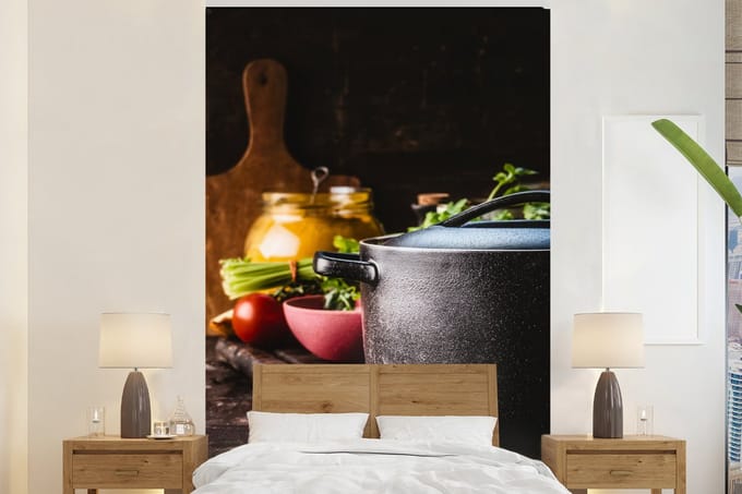 Behang - Fotobehang Rustiek - Stilleven - Pan - Groente - Breedte 155 cm x hoogte 240 cm