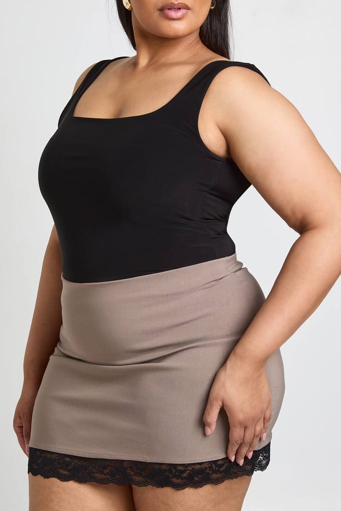 boohoo Dames Plus Bengaline Minirok Met Contrasterende Kanten Afwerking | Mocha | Maat: 18