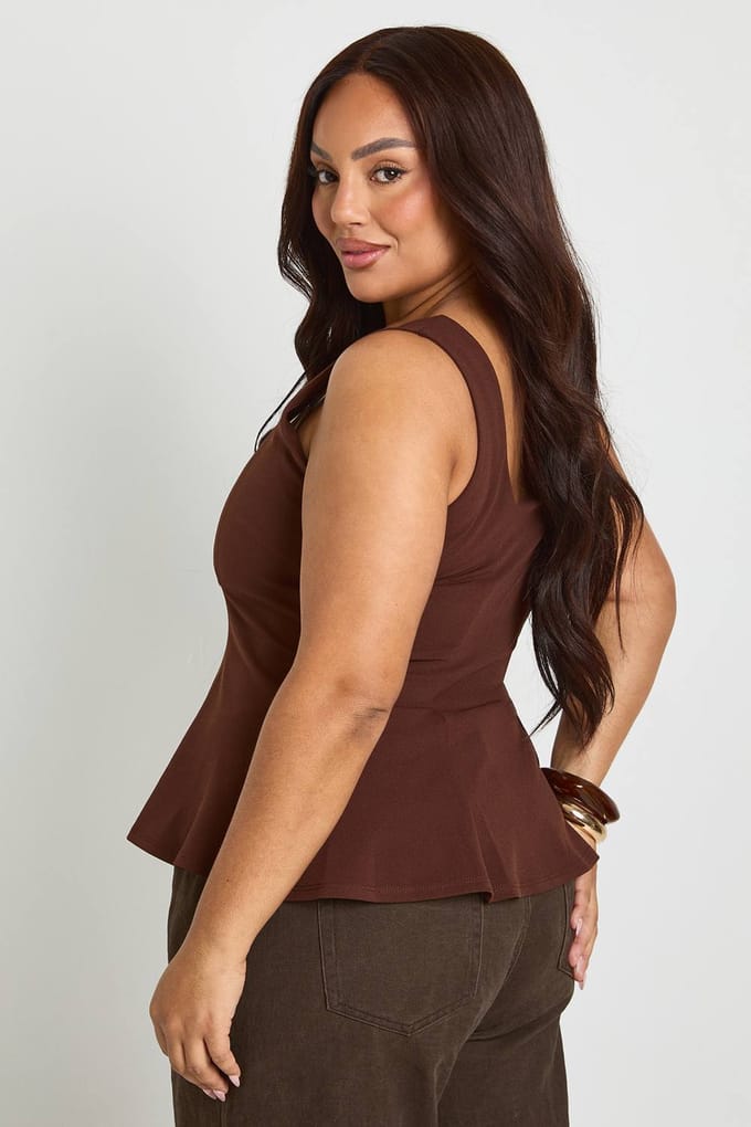 boohoo Dames Plus Vierkante Hals Peplum Top | Chocoladebruin | Maat: 44
