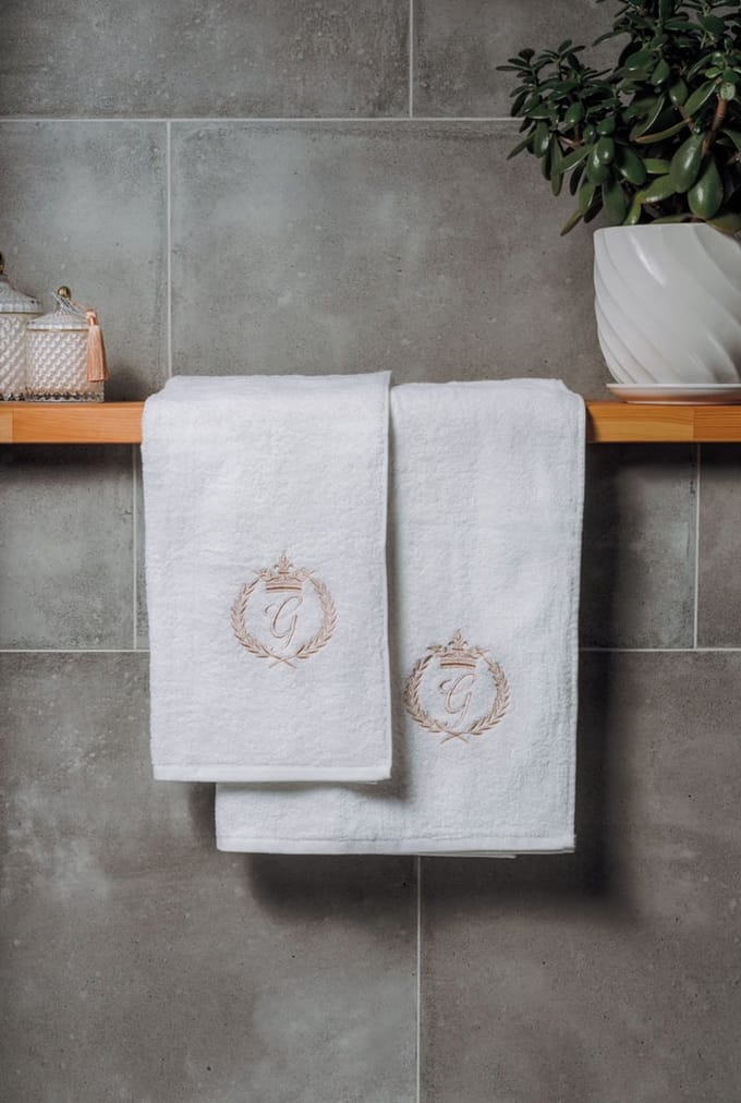 Embroidered Towel / Personalized Towel / Monogram towel / Beach Towel - Bath Towel White Letter G 50x70
