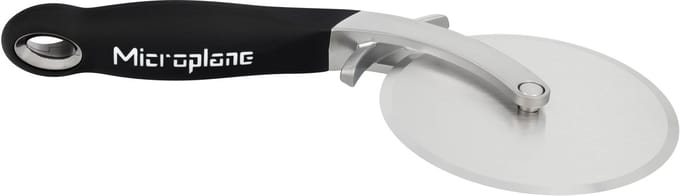 Microplane Pizzasnijder Pro - Zwart- Met deegprikker