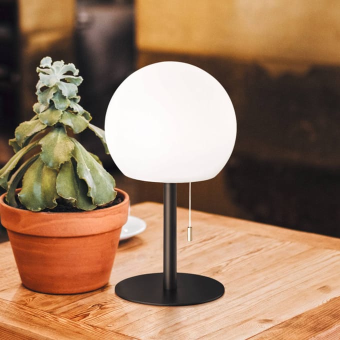 FH Lighting LED accu-tafellamp Trivento, zandzwart