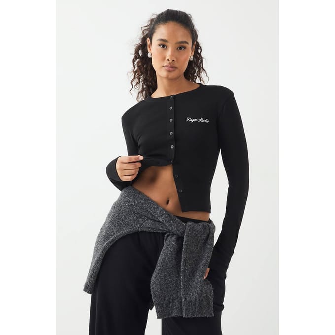 Dames DSGN Studio Geribbelde Script Borduurwerk Doorknoop Lange Mouw Top | Black | Maat: 2XL