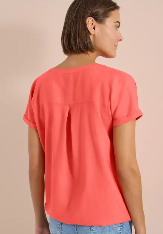 Blouse met korte mouwen en gespleten hals