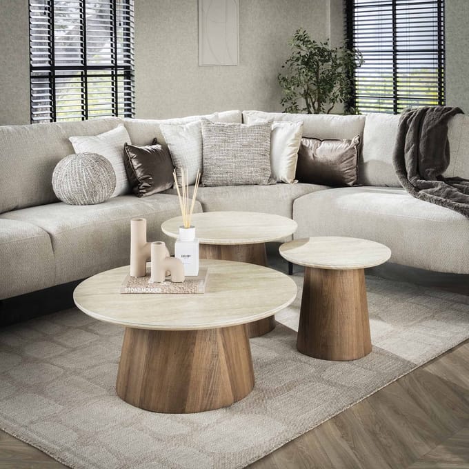 Set van 3 ronde salontafels Jimi travertin blad met walnoot onderstel
