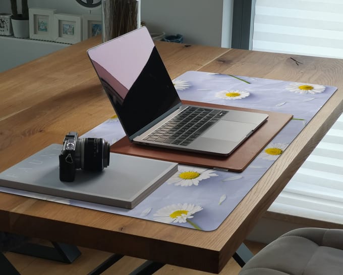 Coloray Bureau Onderlegger - Witte madeliefjes Bureau Pad - 100 cm x 50 cm - Wit Bureau Onderlegger - Bureau Mat - Bureaumat - Onderlegger Bureau - Bureau Onderlegger Groot