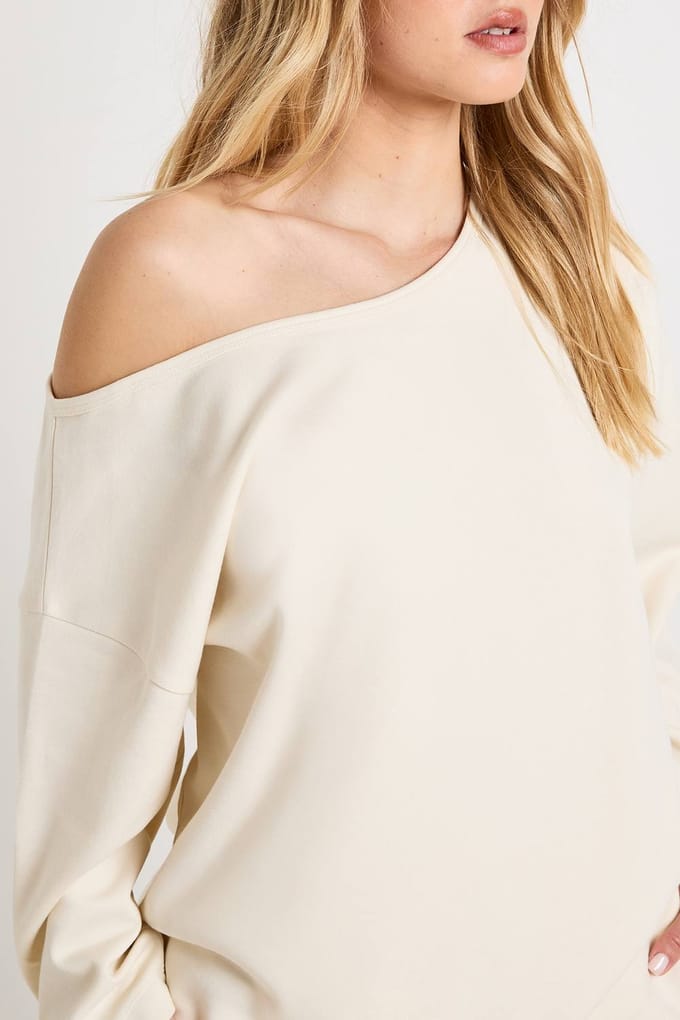 boohoo Dames Petite Interlock Off-shoulder Sweatshirt | Ecru | Maat: Small