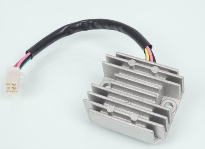 spanningsgelijkrichter rms voor scooter sym 150 shark 2000-2001 hs15w-6 nieuw