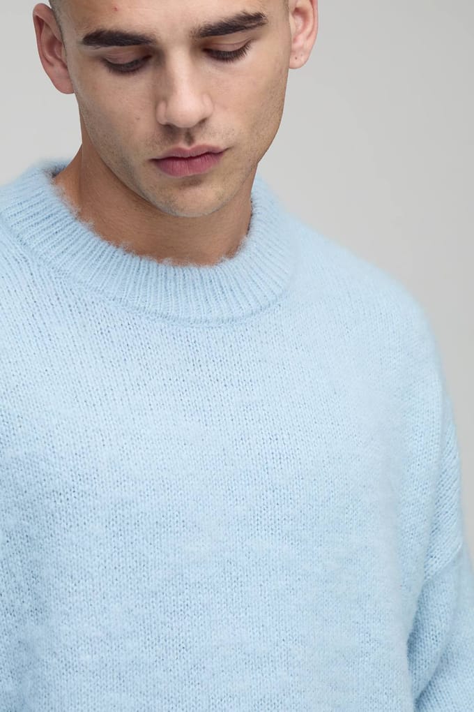 Boxy pasvorm geborstelde verlengde nek gebreide trui | Light Blue | Size Medium