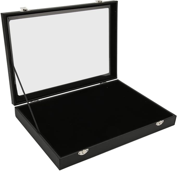 Dailygoods- Pin Vitrine Grote Capaciteit - Stofdicht Glas - Stijlvol