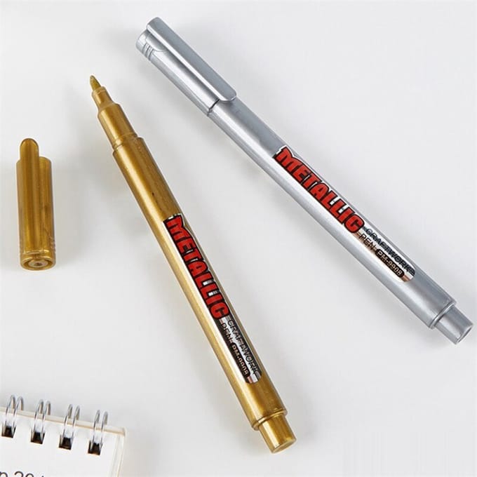 DW4Trading Marker Markeerstift Metallic Pen - Goud en Zilver - Set van 2 Stuks - 14 cm