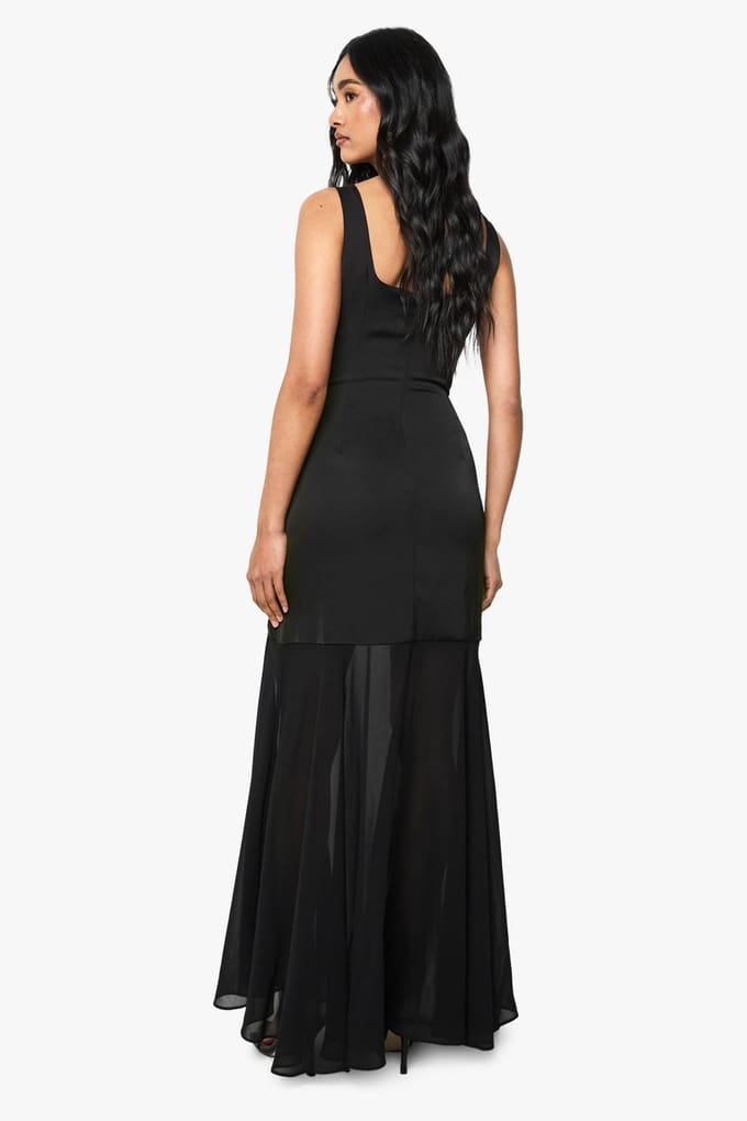 boohoo Dames Satijn en chiffon mix geplooide maxi-jurk | Zwart | Maat: 42