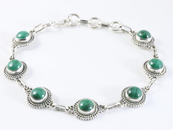 Bewerkte zilveren armband met malachiet