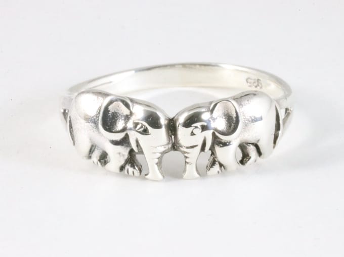 Fijne zilveren ring met olifanten - maat 18