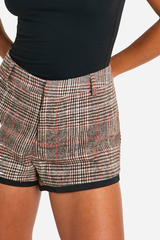 boohoo Dames Petite Wool Look Check Micro Short | Brown | Maat: 12