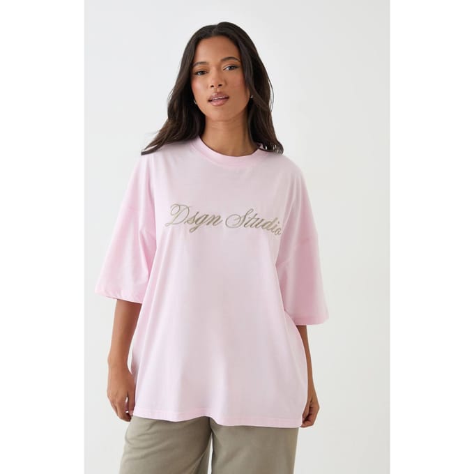 Dames Dsgn Studio Geborduurd Oversized T-shirt Met Script | Pink | Maat: Large