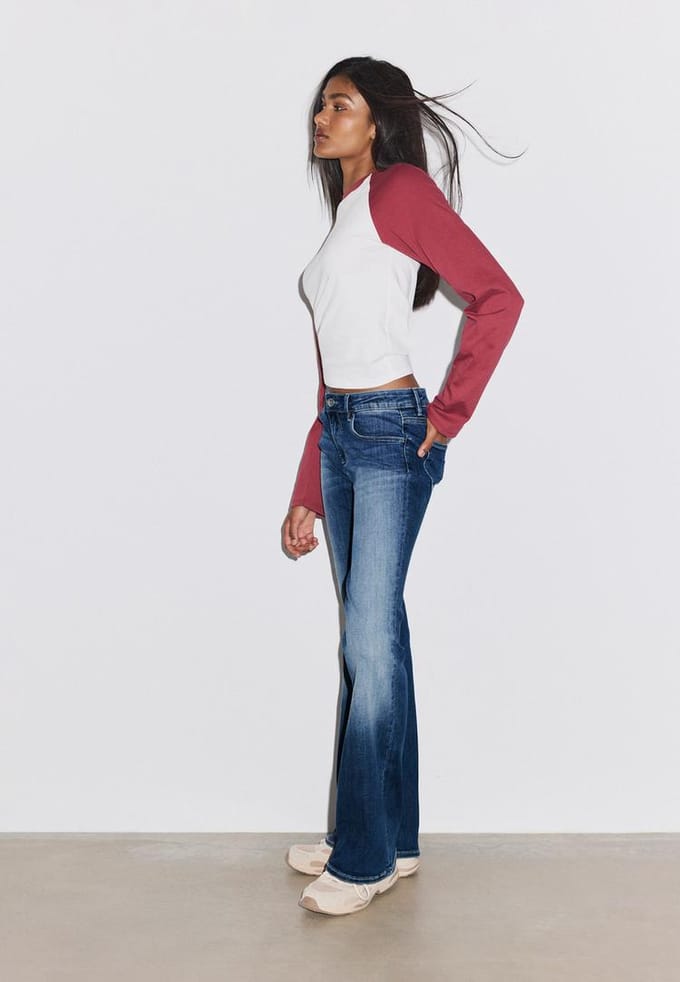 Stradivarius Low-rise klokkende jeans  PARELGRIJZE DENIM WASSING 44