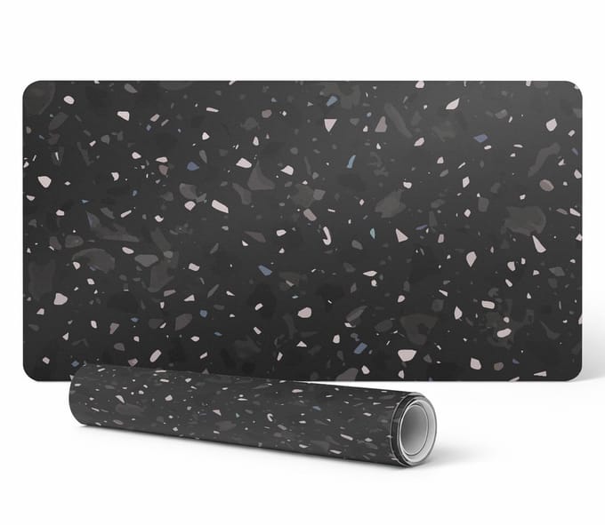 Terrazzo antislip gaming muismat met donker patroon, 90x45 cm