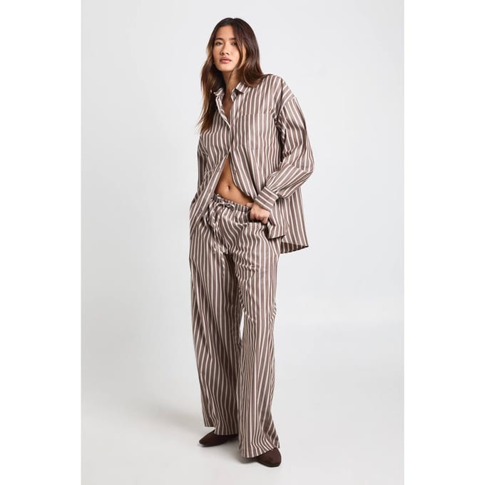 boohoo Dames Geweven Gestreepte Broek met Elastische Taille en Wijde Pijpen | Chocoladebruin | Maat: 34