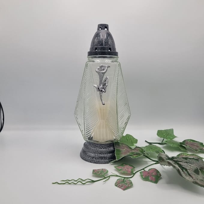 Herdenkingslicht - R418c - Calla - Zilver - Grafkaars – Graflicht – Graflantaarn – Grafdecoratie - Windlicht