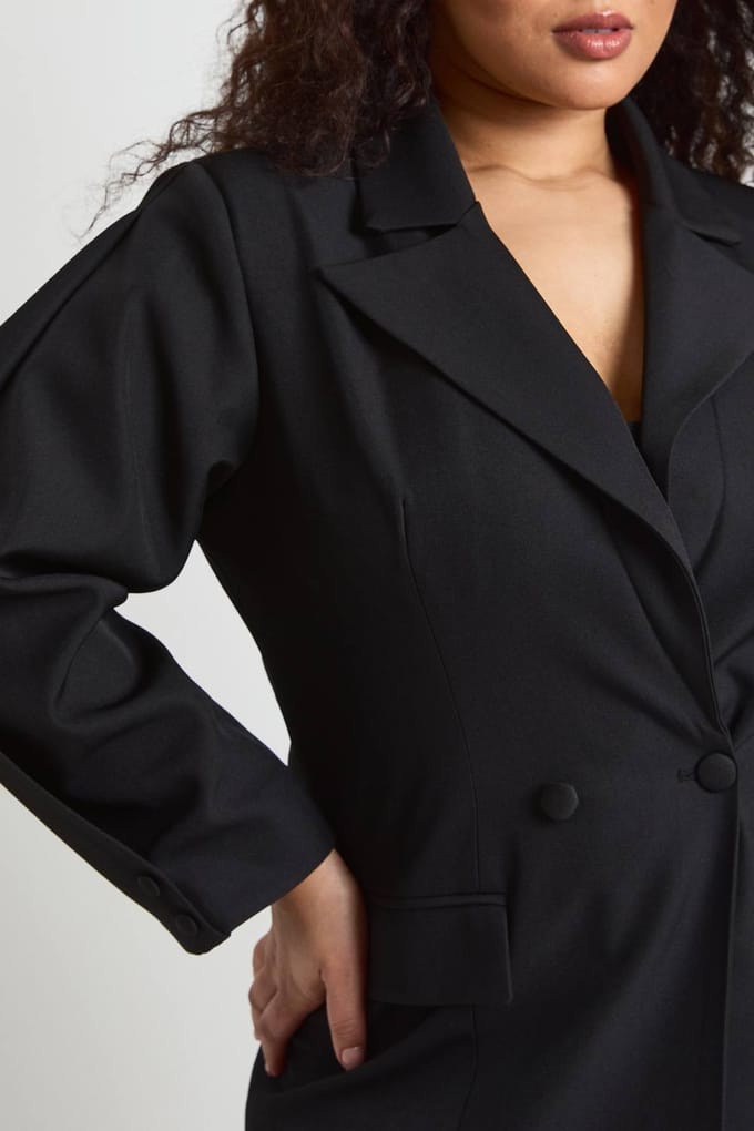 boohoo Dames Plus Naaddetail Ballonmouw Mini Jurk | Zwart | Maat: 48