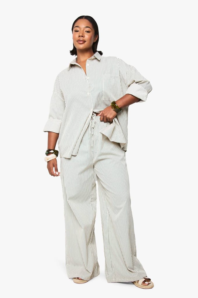 boohoo Dames Plus-geweven gestreepte elastische broek met wijde pijpen | Groente | Maat: 44